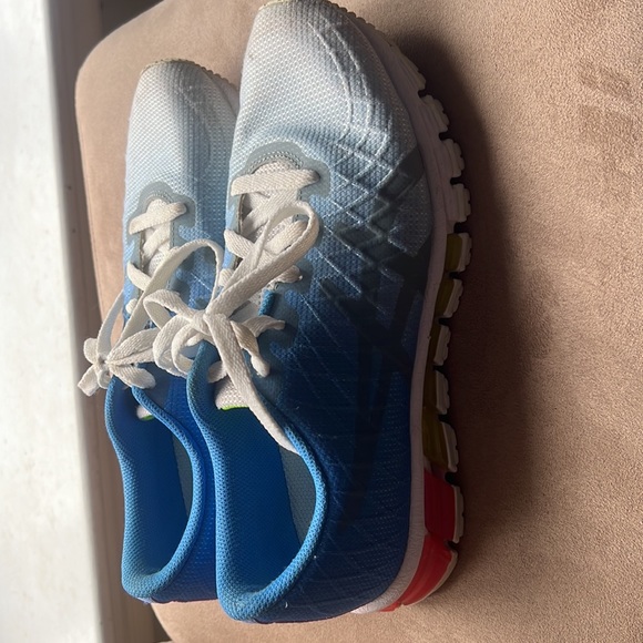 ASICS running shoe - Picture 2 of 4